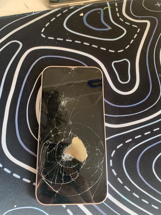 Продам айфон 13 в разбитом состоянии
