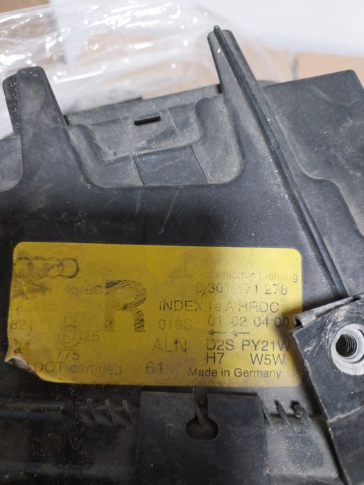 Far Dreapta Audi A8 D2  European 
Far Audi A8 D2 Xenon 1994-2002