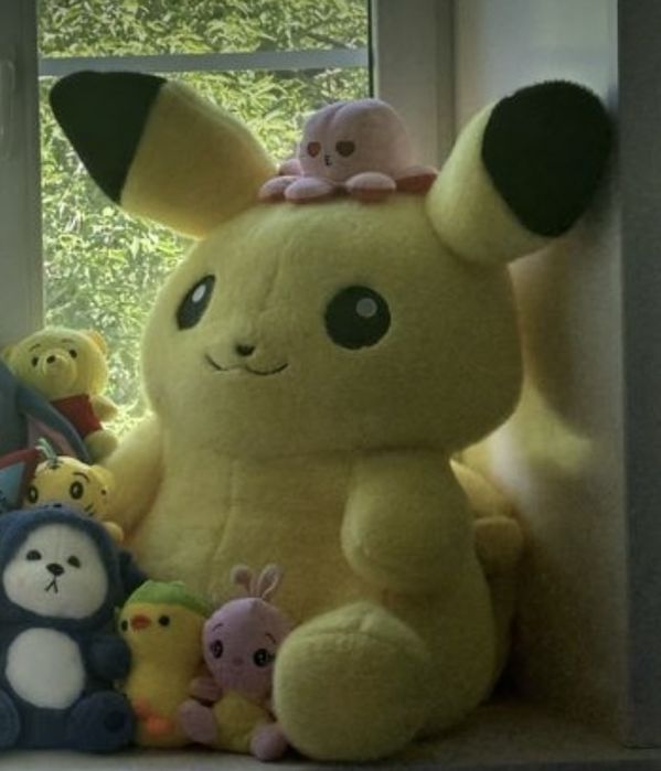 Продам большого пикачу