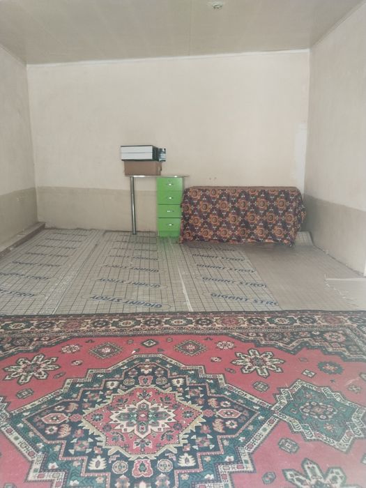 Uy sotiladi zangota tumanida 3.5 sotikli 2 qvatli