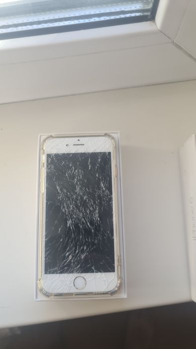 Айфон 6  с гарантией