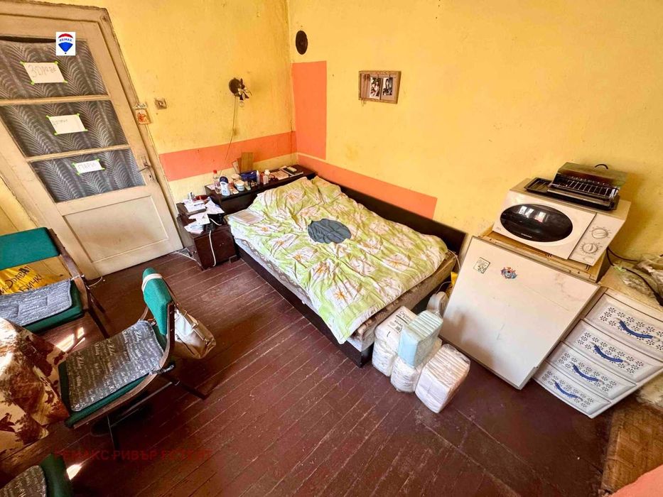 Градска къща за продажба кв. Родина 4