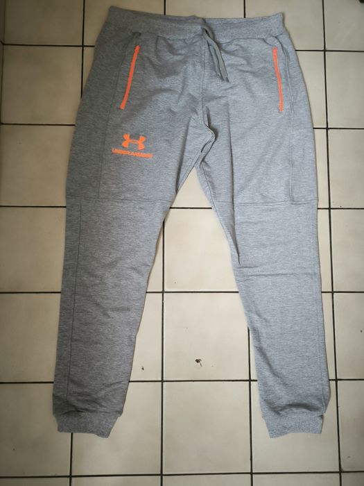 Спортно  долнище анцуг от полиамид или памук