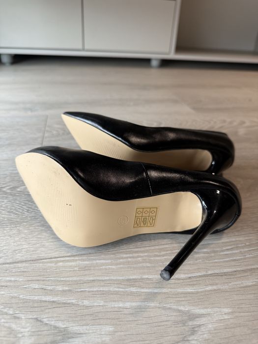 Pantofi stiletto