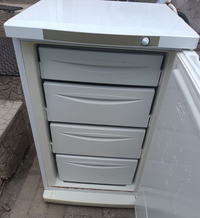 Продам морозилку