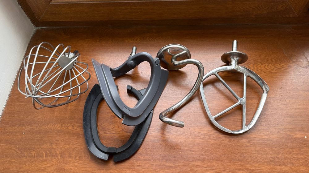 Мощный, крепкий Миксер - кухонная машина Kenwood