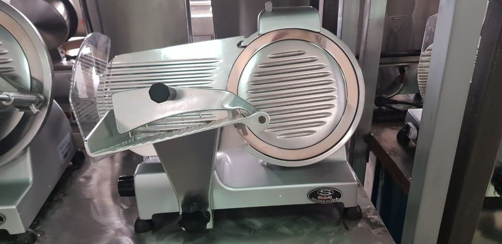 ПРОДАМ! Слайсеры для резки колбасы и мясо 220 и.т.  Алматы! Доставка.