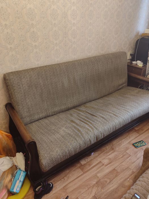 Два дивана, пуф, стол, кресло