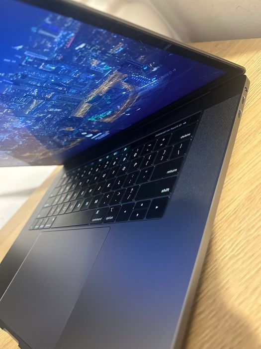 Macbook pro 16 touchbar