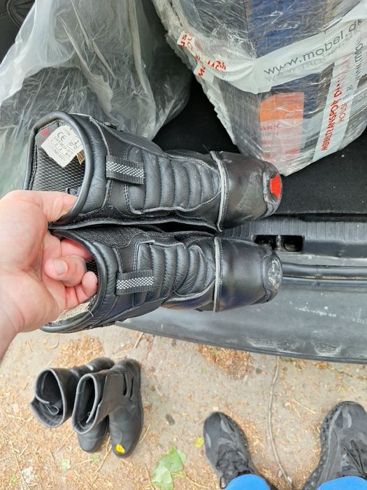 Vand ghete moto din piele