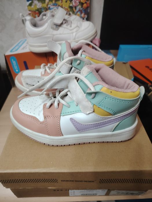 Продам красовки  кожанные