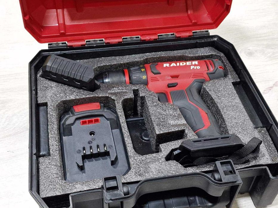 Акумулаторен винтоверт Raider RDP-PCDI20, с батерия, зарядно и куфар