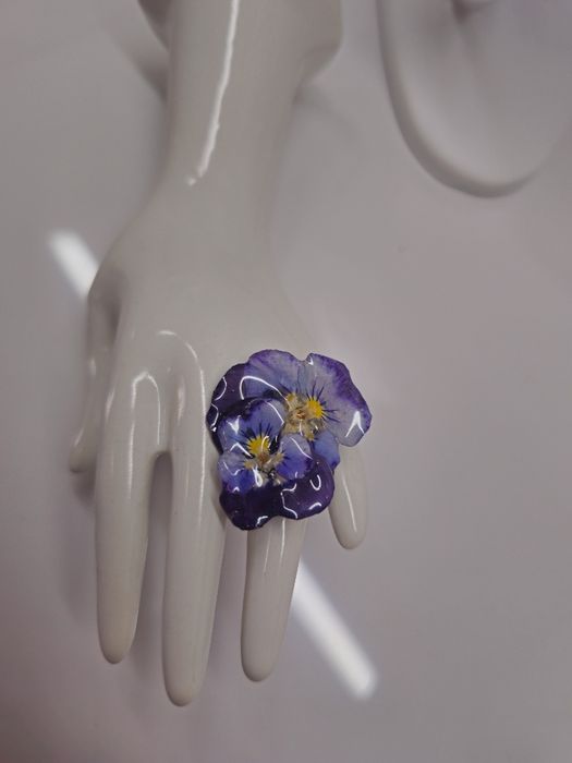 Комплект гривна, пръстен и обеци. Истински градински теменужки