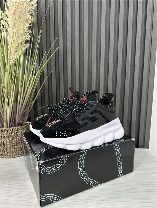 Versace chain reaction