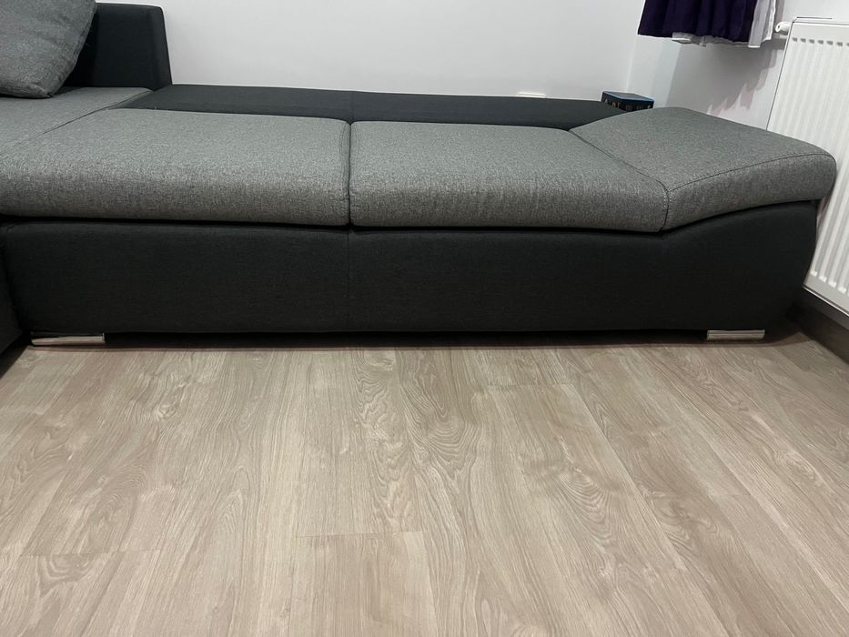 Vând colțar de stânga în stare foarte bună