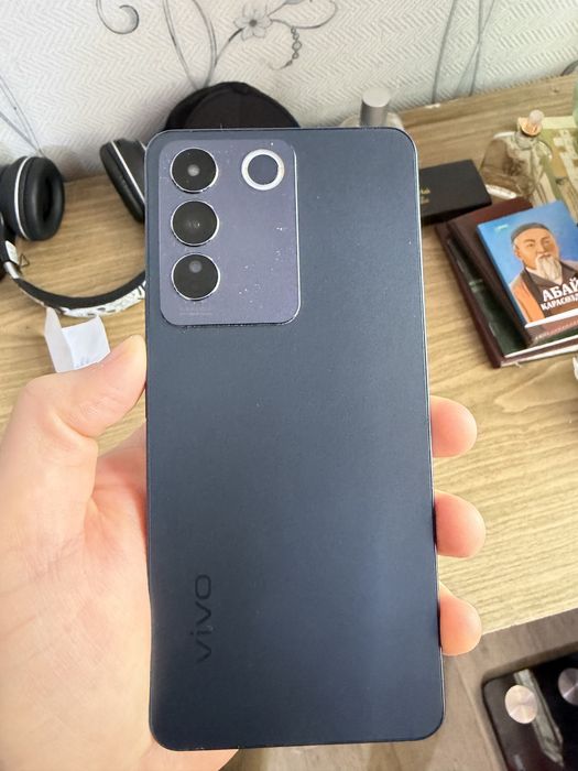 vivo V27e / 8GB RAM / Helio G99 / Android 15