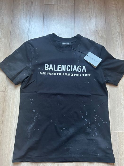 Продавам чисто нова тениска на Balenciaga размер M.