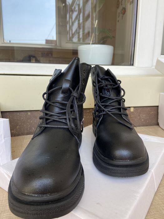 Женские ботинки