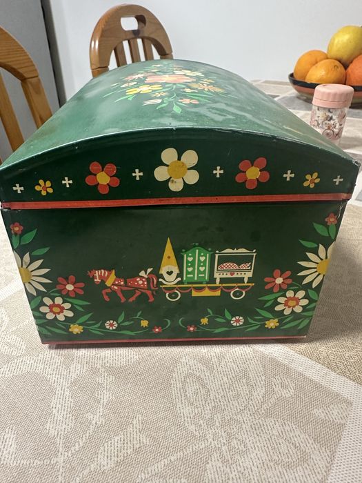 Старо метално сндъче