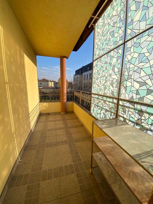 Собственик дава под наем етаж от къща в София