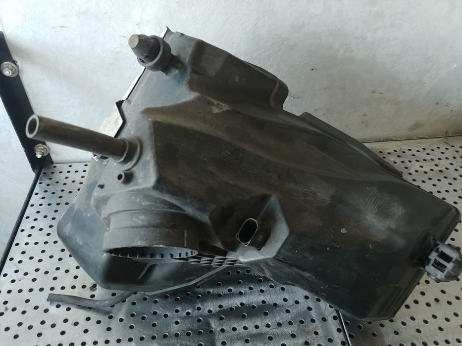 carcasa filtru aer 2.0 tdi audi a4 b8 8k  8k0133835ad  8r0133837d