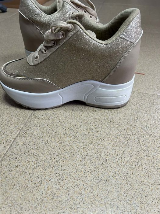 Кецове на платформа