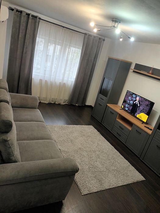 Închiriez apartament