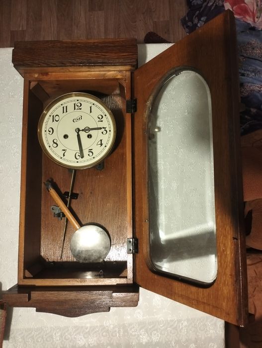 Продам антикварные часы с боем