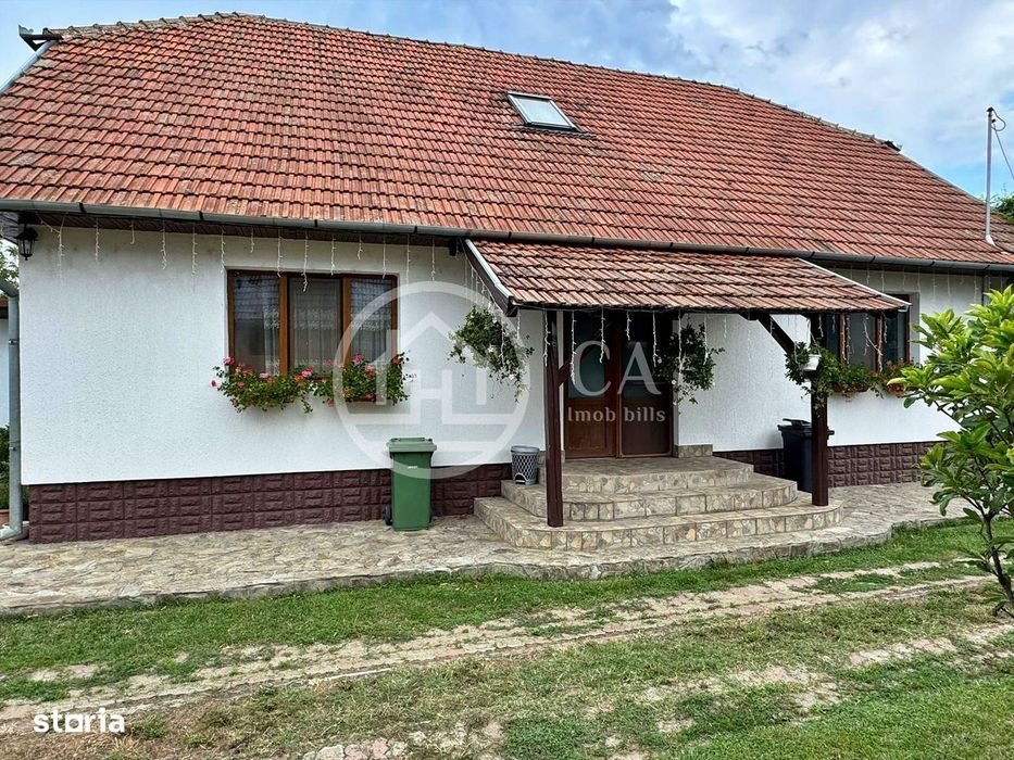 Casă de vânzare cu 4 camere si teren de 1000 mp in Salard, Bihor