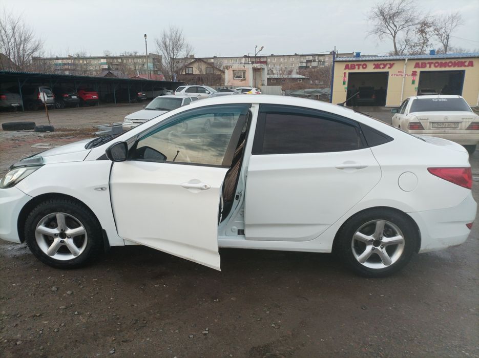 Продам хондаи акцент 2012года