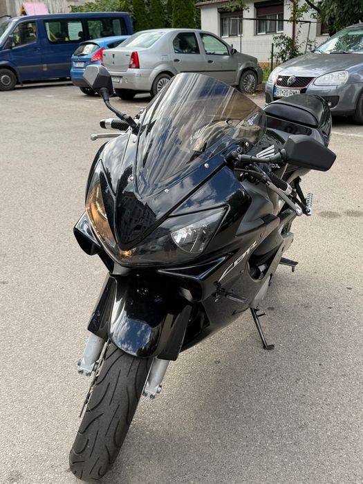 Vând Honda Cbr F4i
