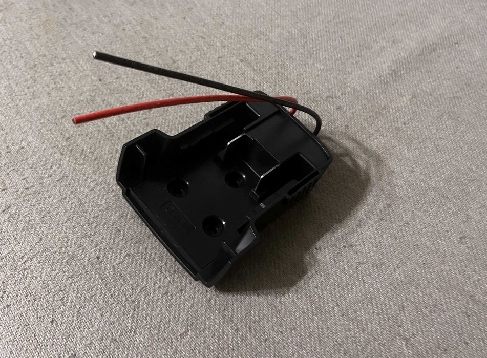 Adaptor baterie Milwaukee M18 18V iesire fire DIY LED auto