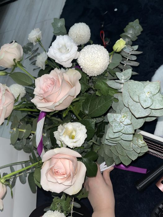 Белые розы красивые