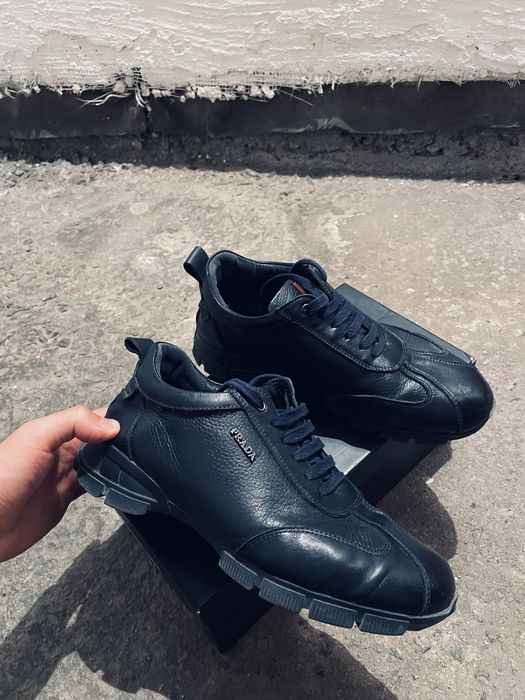 Продам кроссовки от бренда Prada