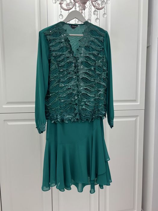 Vand costum pentru femei