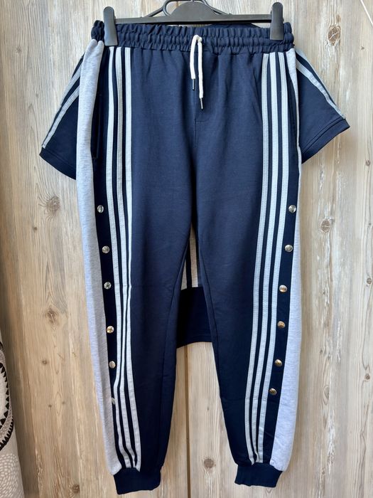 Compleu tricou si pantaloni