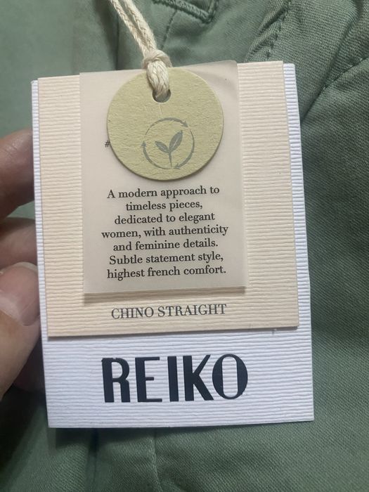 Pantaloni foarte frumosi Reiko