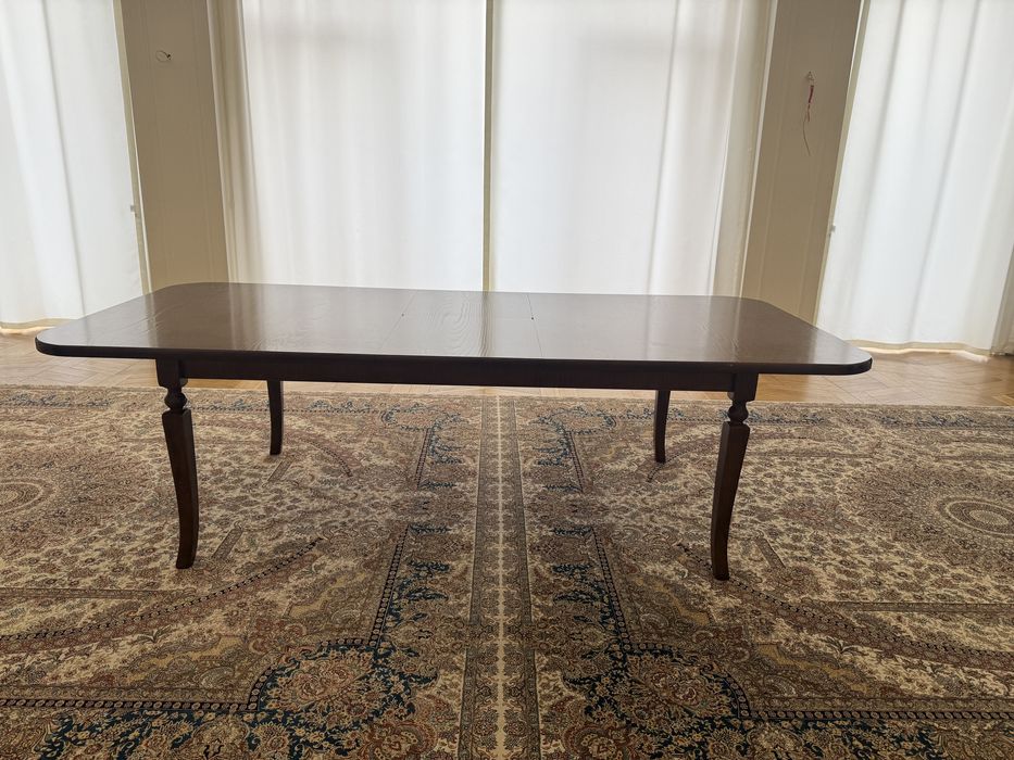 Срочно продается Гостиный Стол и стулья из ореха!