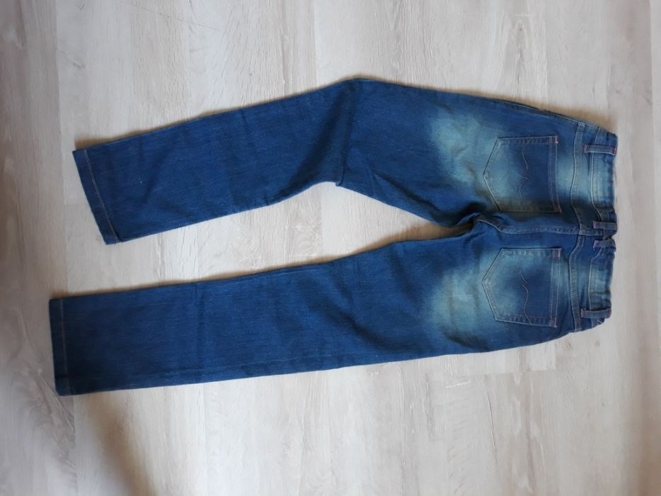 Продам джинсы для девочек