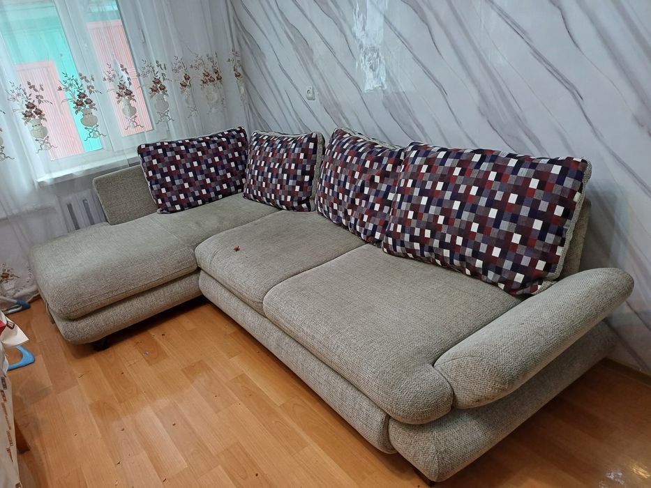 Диван с креслом б/у