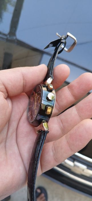 Это — модель Louis Vuitton Tambour LV‑277 Chronograph, где «LV‑277» об