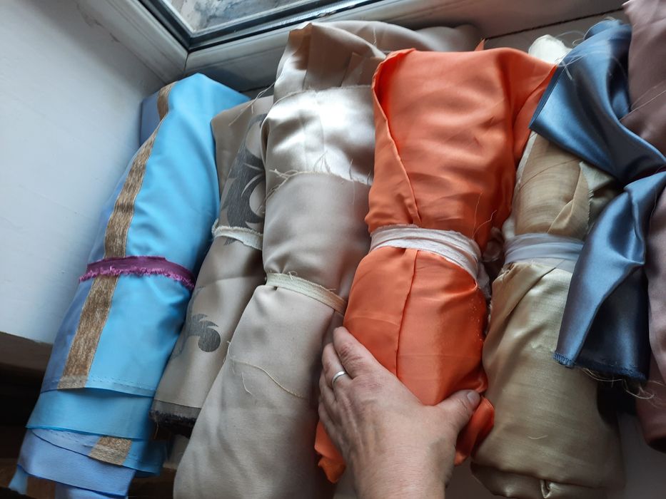 Остатки ткани портьерная.