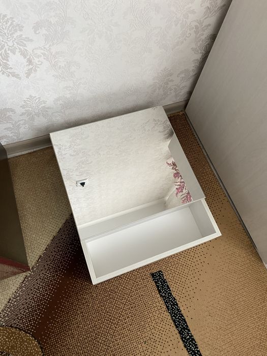 Шкаф в ванную подвесной