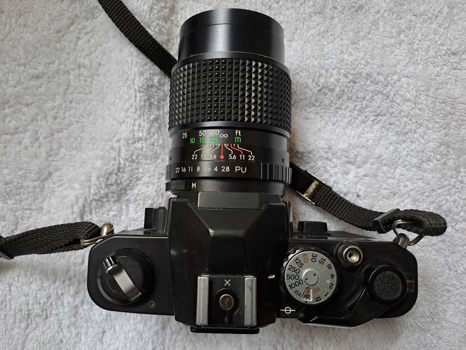 camera pe film Revue flex ( Praktica)cu obiectiv Revuenon 1/2,8 x135mm