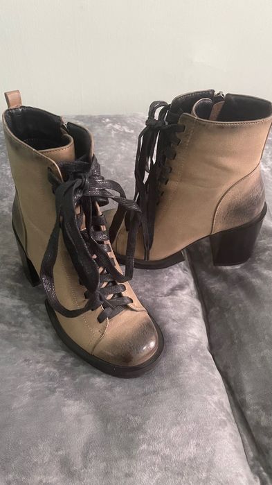 Продаются Ботинки женские