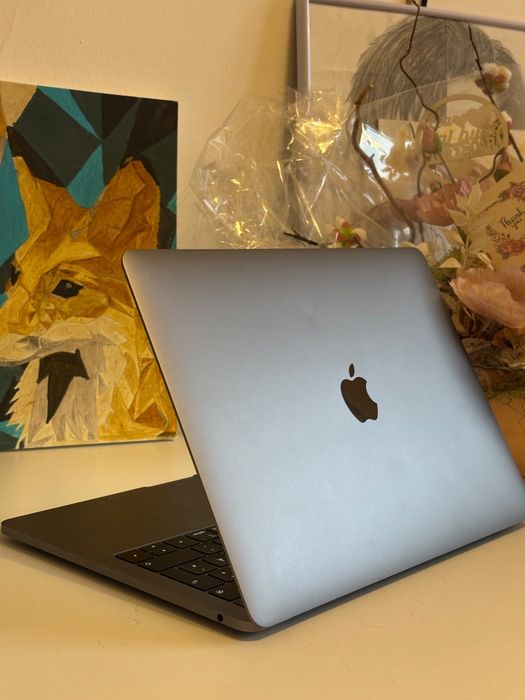 Macbook Pro Touchbar 2019 Intel i7 16GB RAM 512 SSD