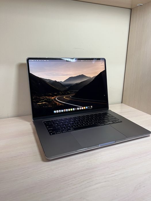 Macbook Air M2, на 15.6 дюймов