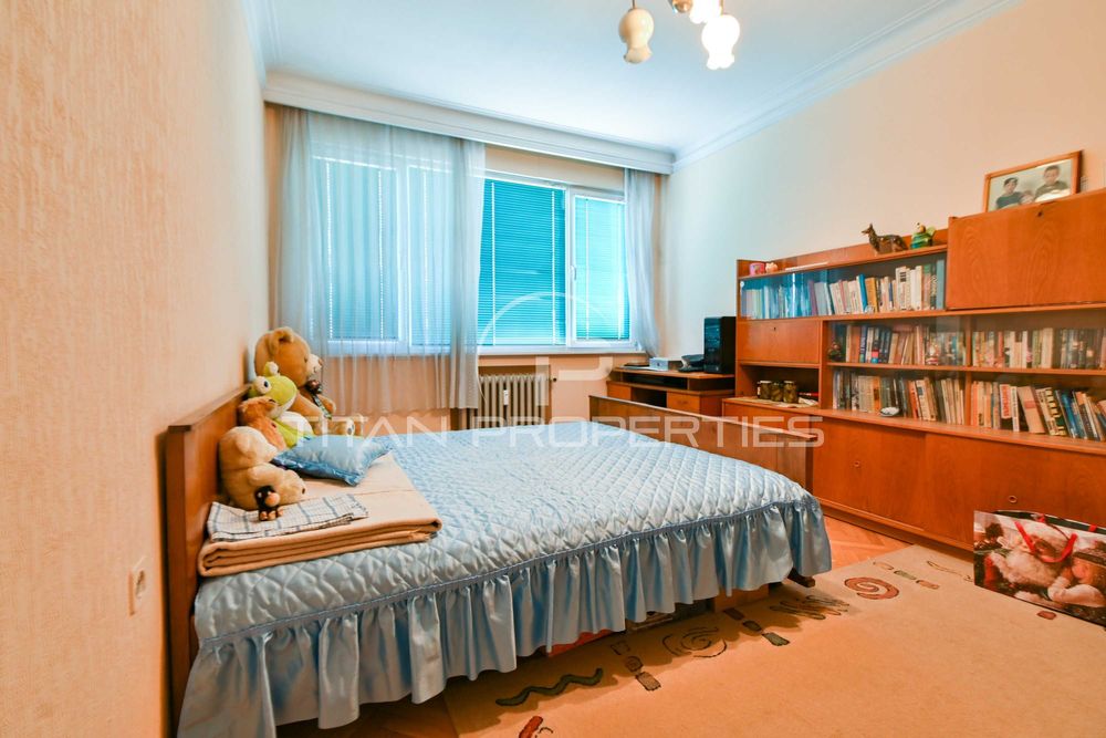 Продава се Тристаен апартамент в София, Гео Милев - 80 кв.м за 4938 €/кв.м - Снимка #2