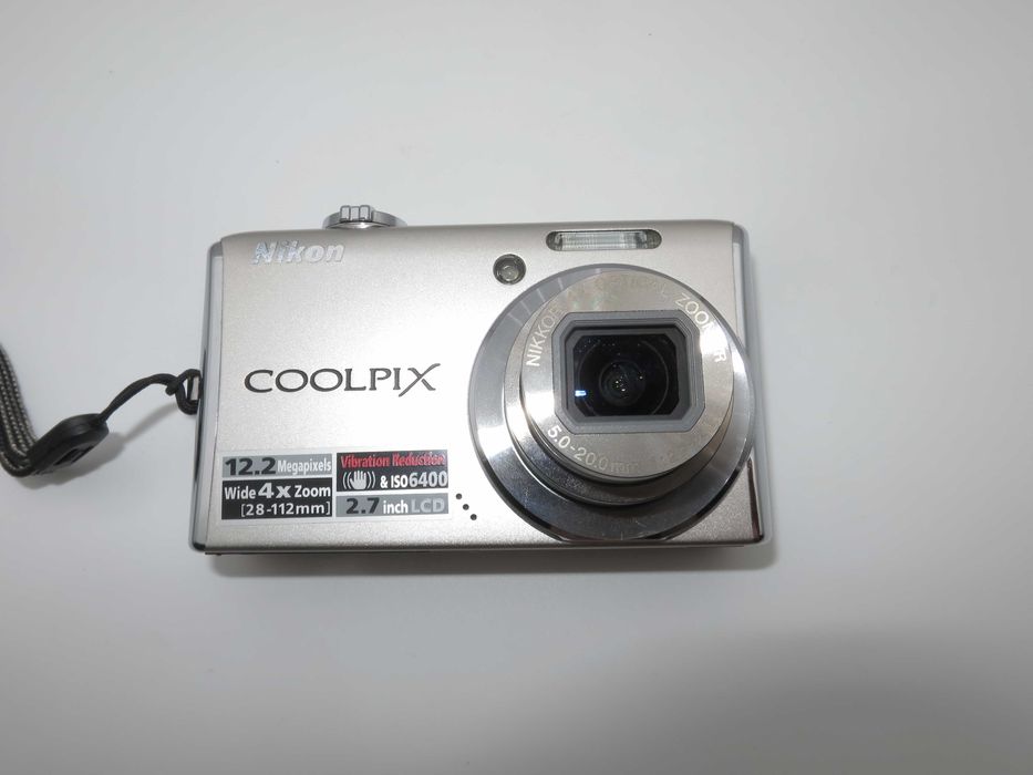 Nikon Coolpix S620 ултра компактен цифров фотоапарат, дигитална камера пълен комплект, като НОВА - тествана и работи отлично