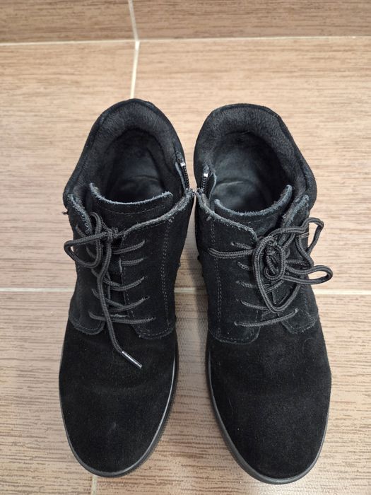 Vând ghete damă nr. 36 piele întoarsă